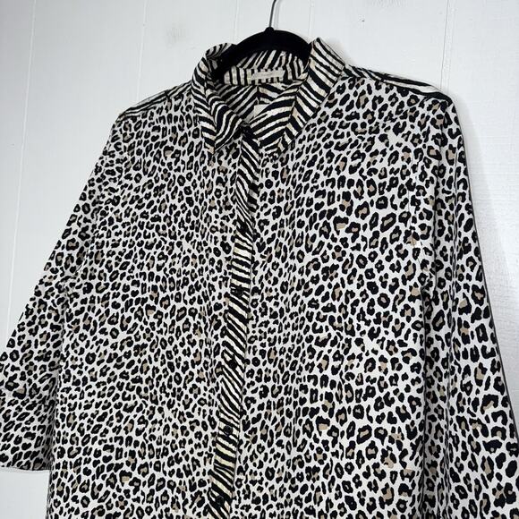 Chico’s Women’s No Iron Cotton Leopard Top Button Up Size 2 Large - Picture 3 of 6